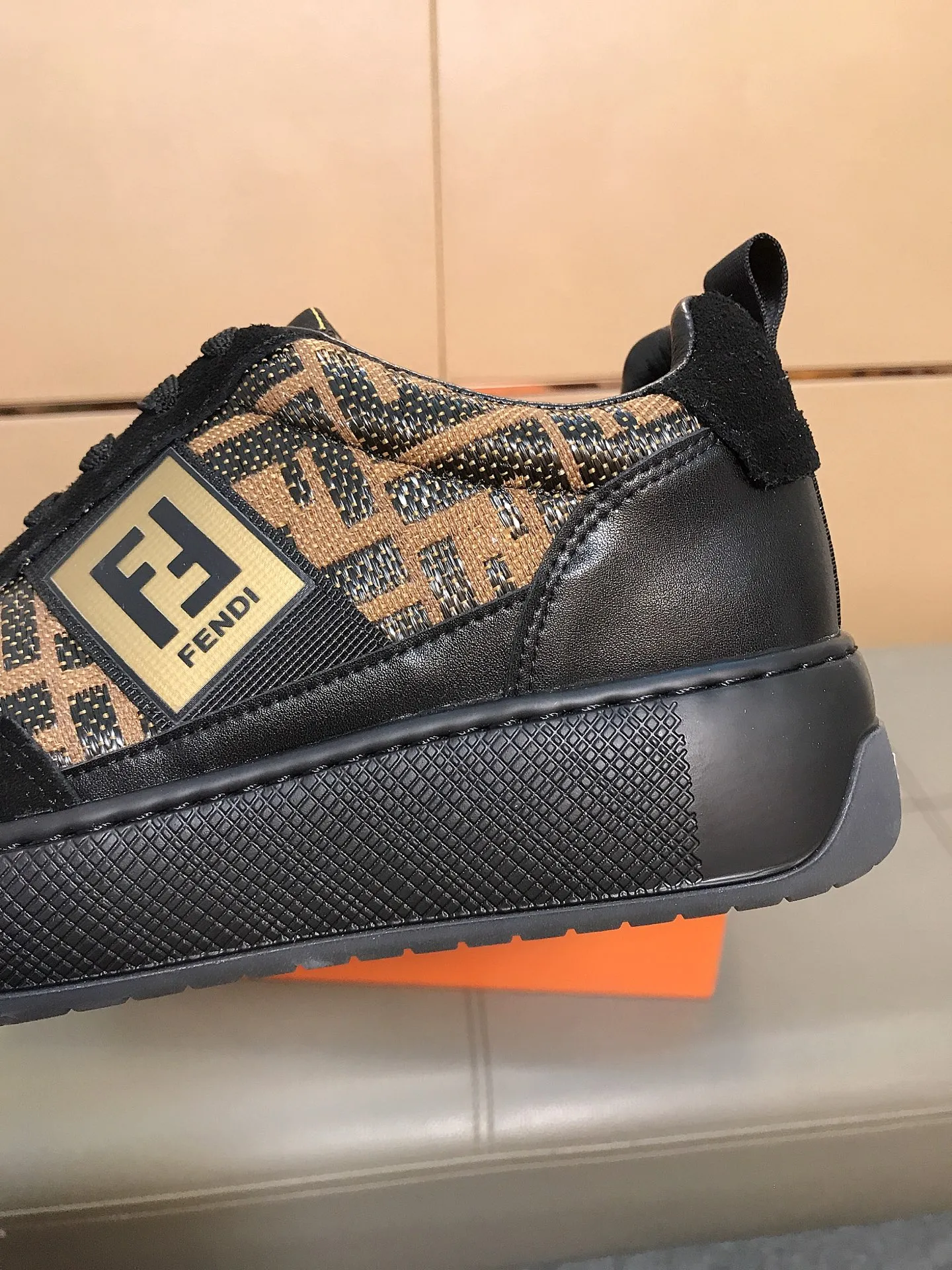 Ex-factory price 420 🔆🔆👉Fendi [Fendi] Men's new low-cut casual shoes are on the market🔥The shoe body is made of brand-specific printed fabric nubuck leather, with sheepskin lining for feet, breathable and does not cover the feet! Fashionable casual shoes 🙈Outsole is ultra-light, non-slip and wear-resistant👣 Standard size 38-44